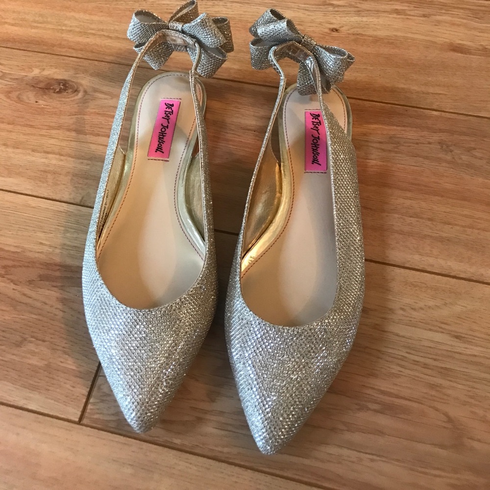 Betsey Johnson sparkle flats size 8 with bow